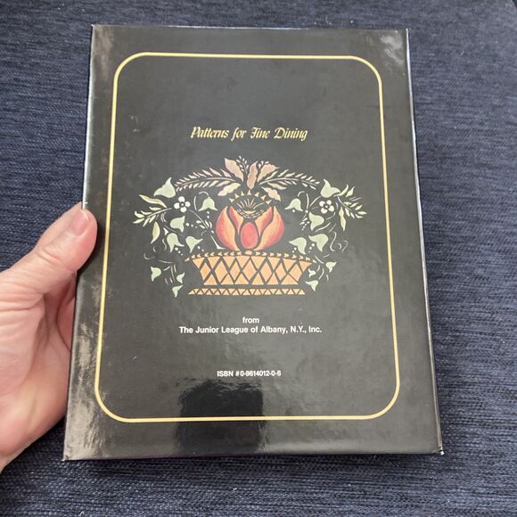 Vtg THE STENCILED STRAWBERRY COOKBOOK Junior League of Albany NY ~ 1985 HC - Picture 4 of 4